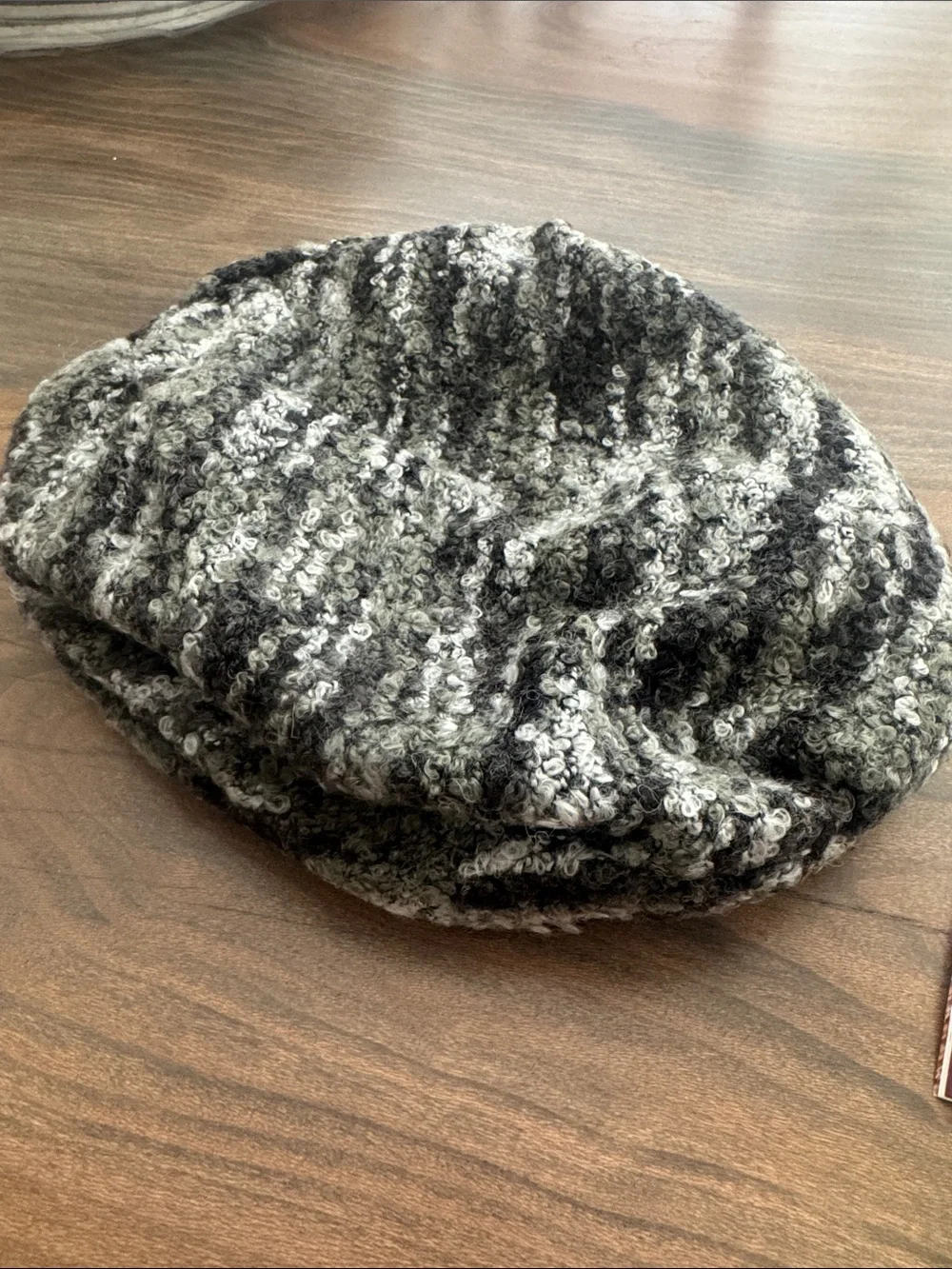New with tags Giovannio NY Grey Olive Women's Knit beret  size 7